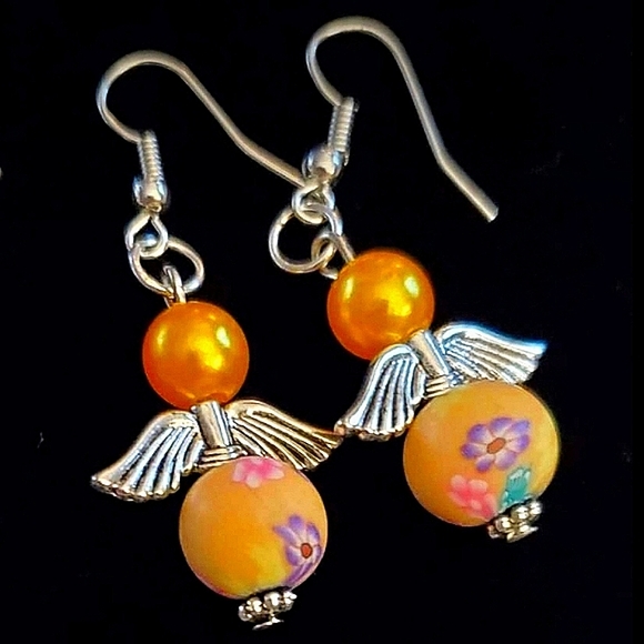 Choice of 6 pair of angel beaded earrings w/pearl & polymer. - Picture 2 of 10